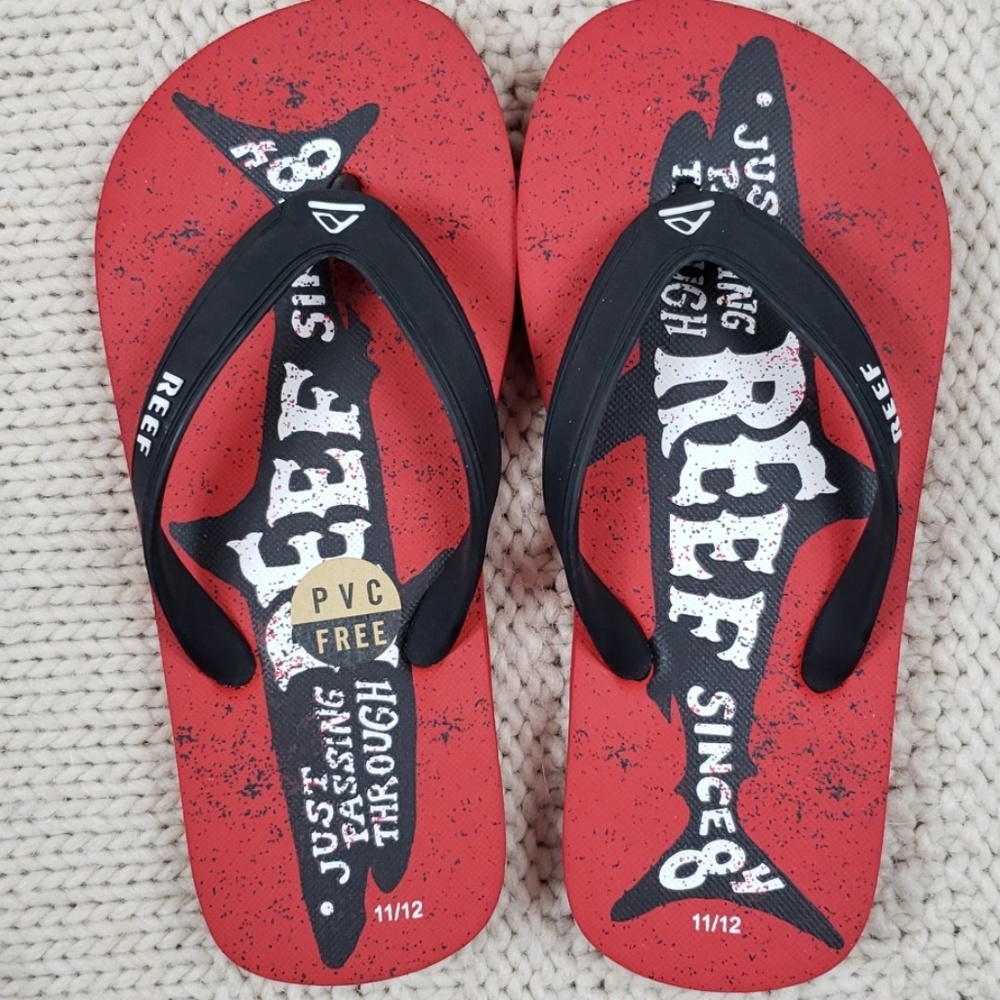 NWOT Reef• 11/12 flip flops things